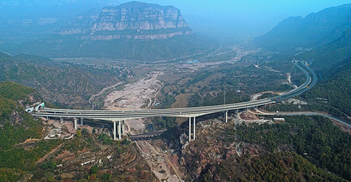 Lushuihe bridge of Linzhou-Changzhi Expressway