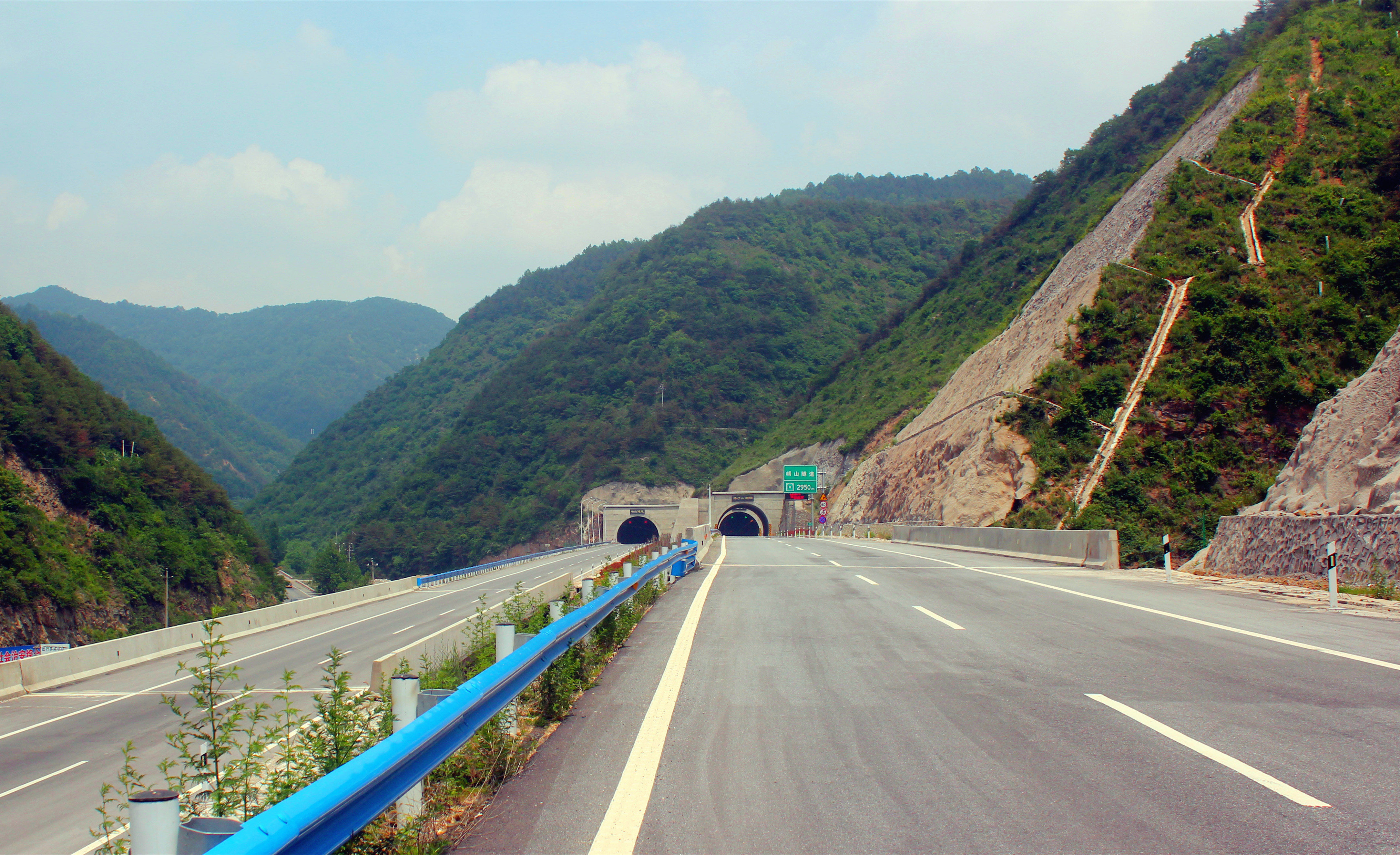 Xian Mountain Tunnel on Lingbao-Lushi Expressway